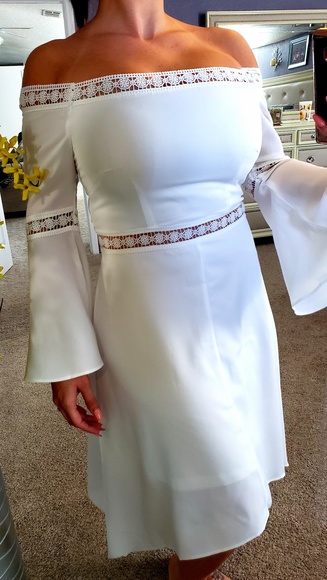Dresses & Skirts - 😻😻 S/M/L WHITE ASYMMETRICAL DRESS WITH LACE TRIM
